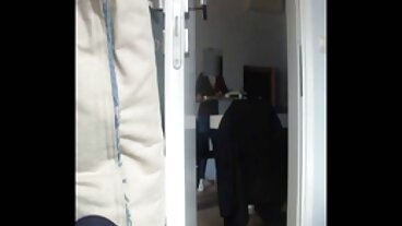 Ebony nennefriisk porr Gym-Fiend Kira behöver en tränare