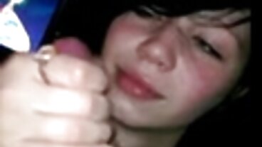 Drottningen av den himmelska trädgården porrvideo dansar i regnet