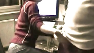 Cumming över xnxx porr Anyas hooters