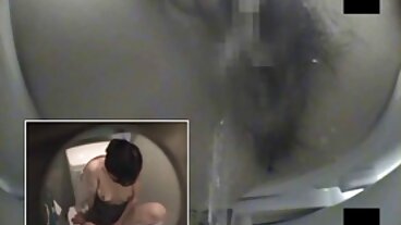 Sjuksköterskan Allison Pierce extraherar spermaprover porr med mogna damer